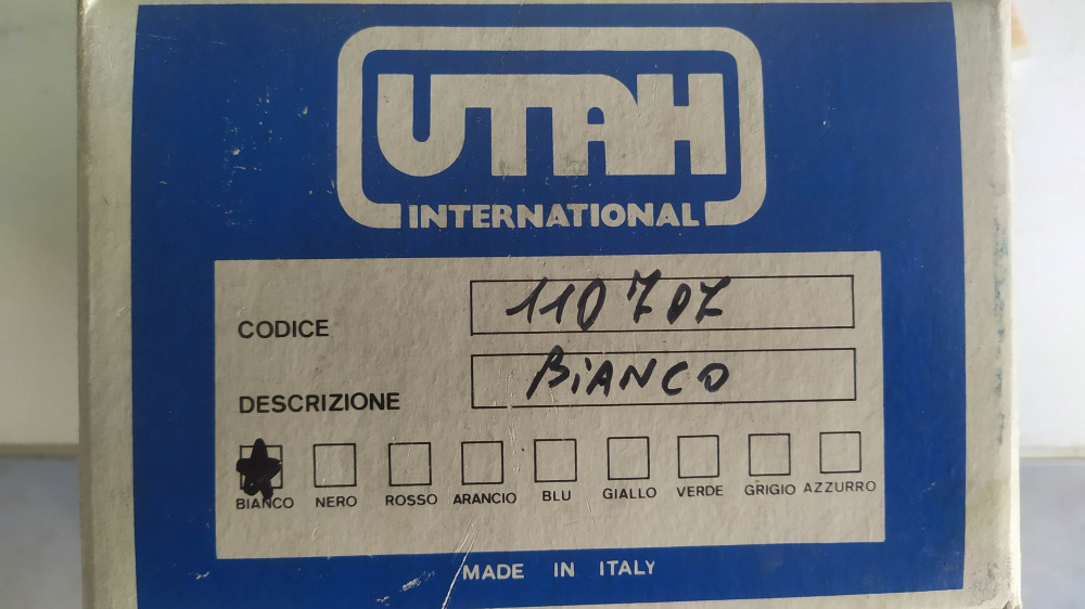 coppia paramani bianchi con adesivi ed attacchi utah 110707 per aprilia tuareg 50/125 - rally 125 - wind 350 - et fire 50 - etx 350