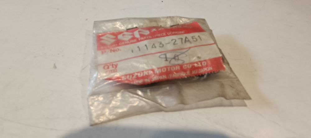 8 guarnizioni valvola scarico suzuki gsx 1100 r &acute;86 &ndash; &acute;88 / lt 250 r &acute;85 - &acute;92