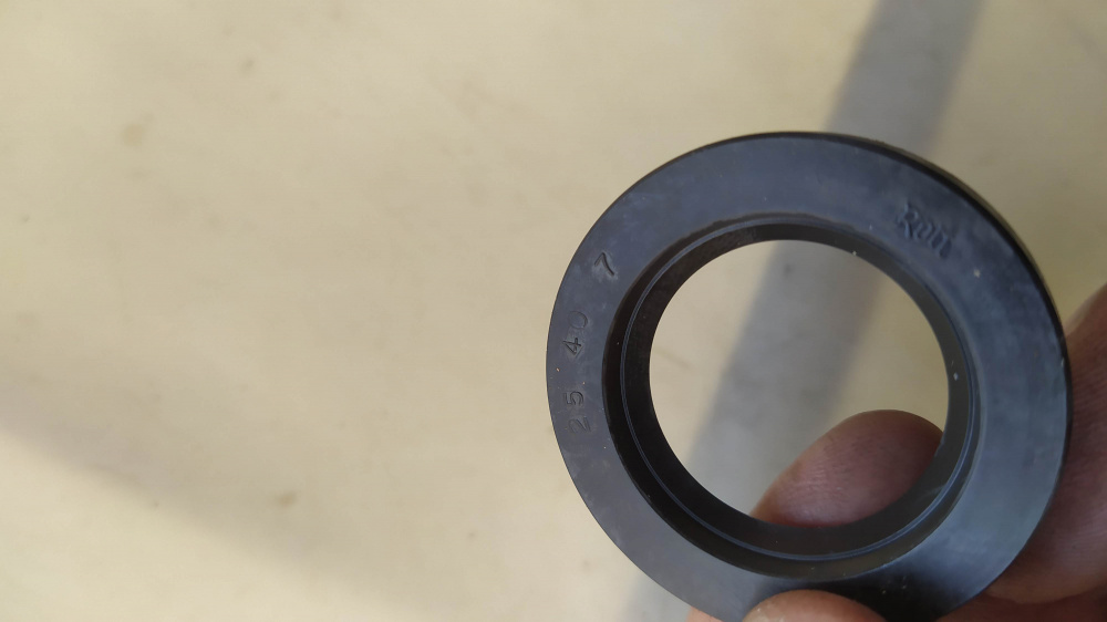 paraolio ruota anteriore 25-40-7 piaggio vespa 50 pk