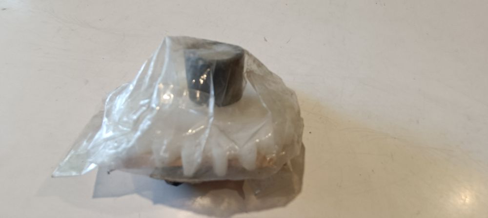 ingranaggio pompa acqua nuovo originale suzuki rgv 250 &acute;89 &ndash; &acute;96