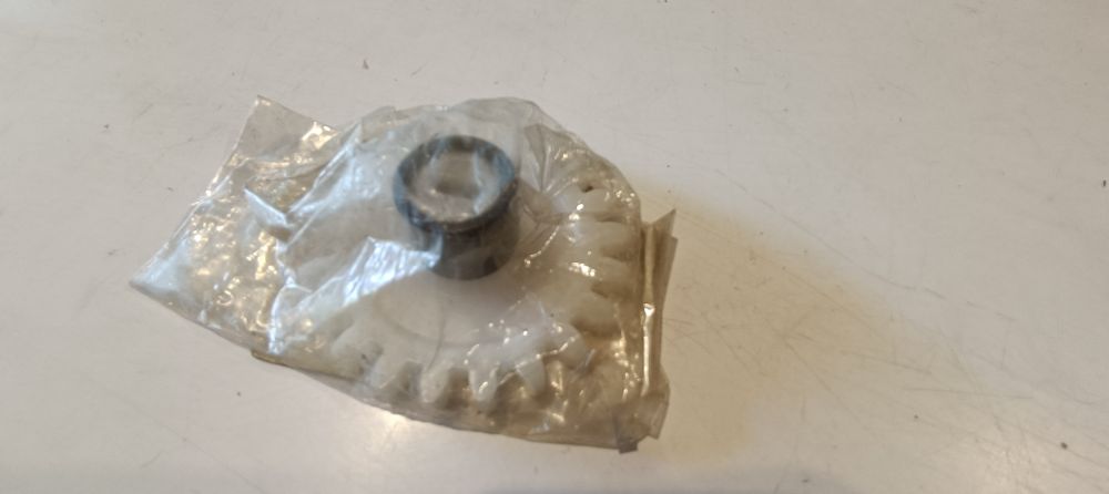 ingranaggio pompa acqua nuovo originale suzuki rgv 250 &acute;89 &ndash; &acute;96