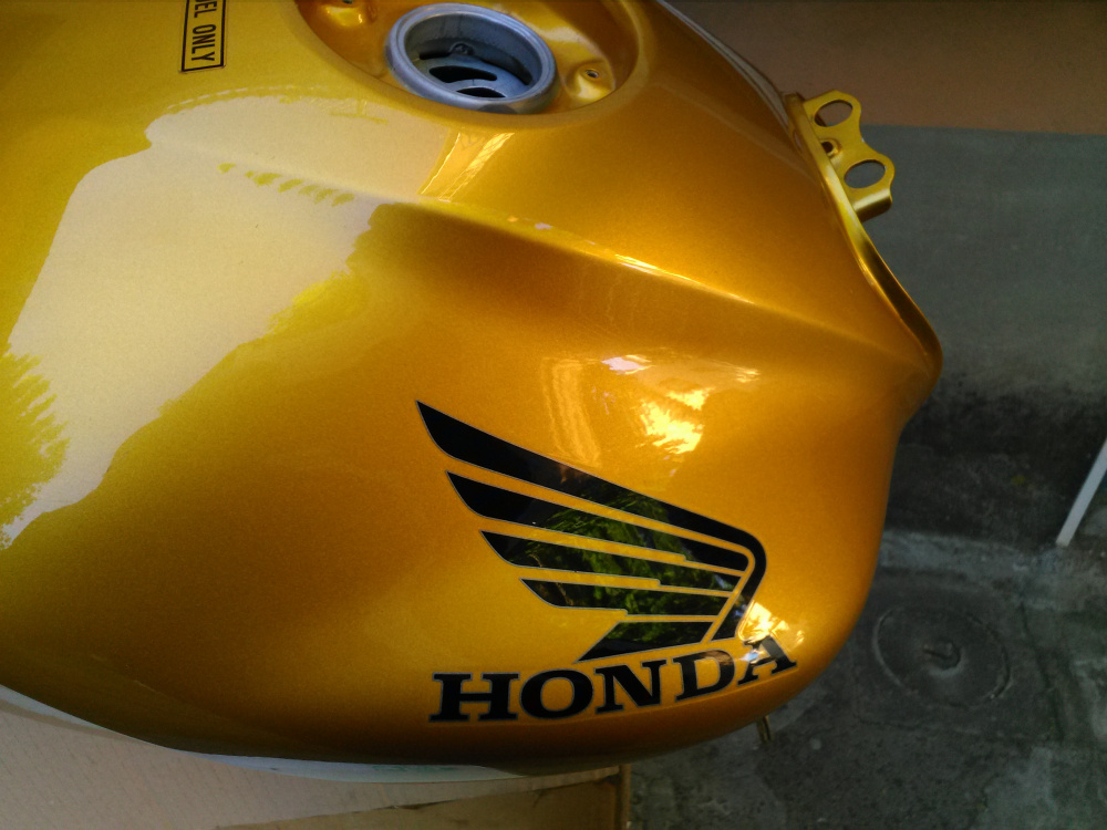 serbatoio leggeri graffi giallo cb 660 f hornet ´07 - ´09