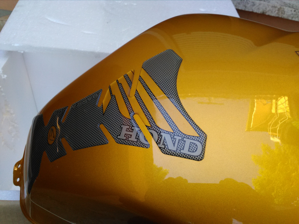 serbatoio leggeri graffi giallo cb 660 f hornet ´07 - ´09