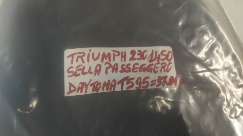 sellino passeggero nuovo nero triumph daytona t595 ´97-´01