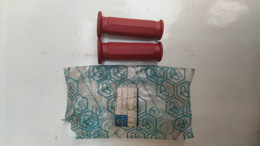 coppia manopole rosse originali piaggio ciao