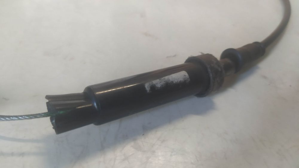 cavo gas completo di sdoppiatore cagiva epoca - non conosco le applicazioni , parte dello sdoppiatore rovinata -