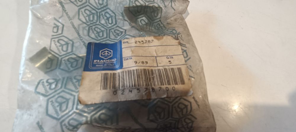 5 piastrine fissaggio originale coperchio ruota piaggio vespa