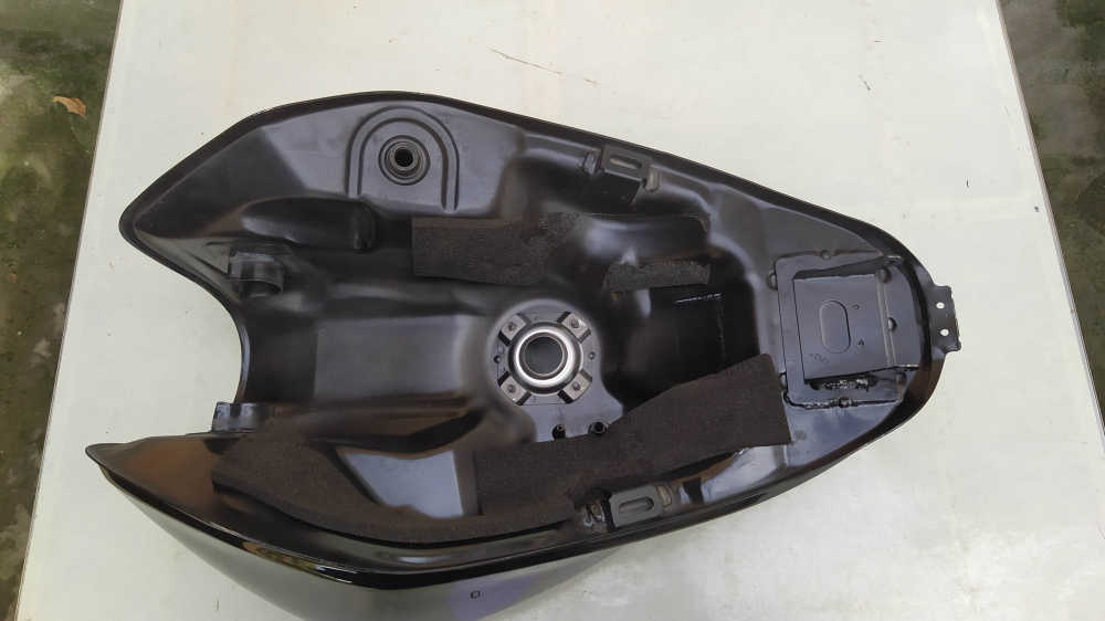 serbatoio con ammaccatura honda hornet 2003 - 2006