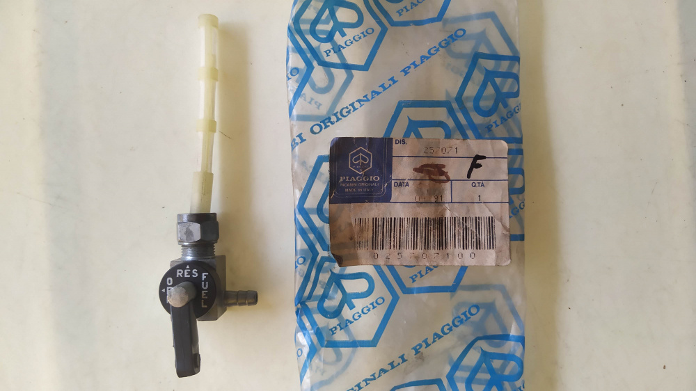 rubinetto benzina originale piaggio bravo