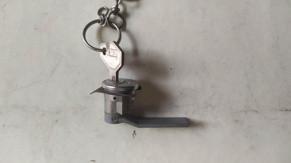 serratura sportello originale piaggio ape 50 - 1 nuovo 1 usato