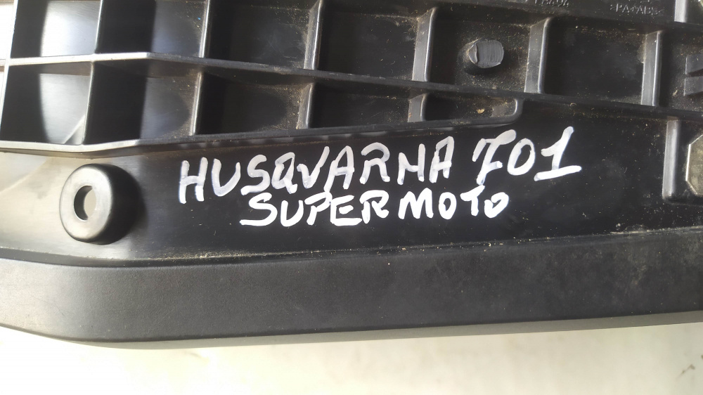 parafango con portatarga husqvarna 701 supermoto