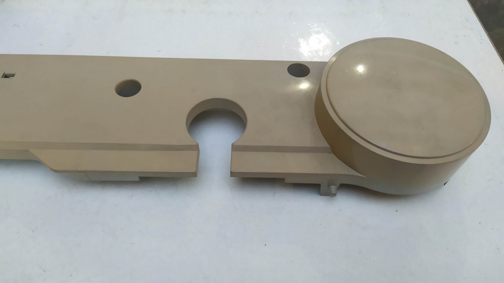 fianchetto laterale sx piaggio si plastica rotta e scolorito