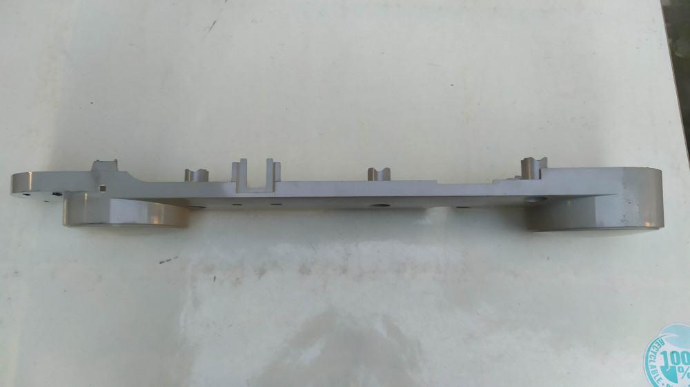 fianchetto laterale sx piaggio si plastica rotta e scolorito