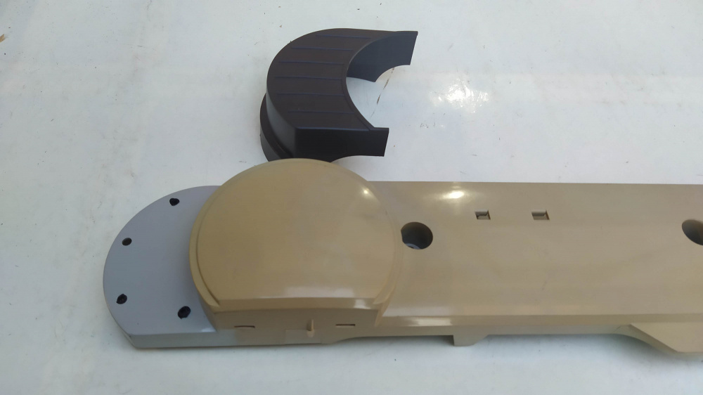 fianchetto laterale sx piaggio si plastica rotta e scolorito