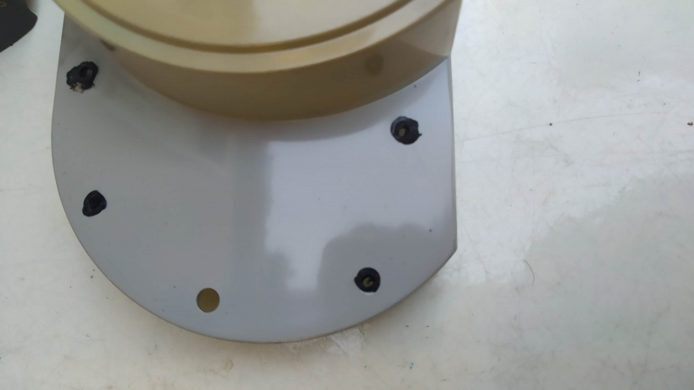 fianchetto laterale sx piaggio si plastica rotta e scolorito