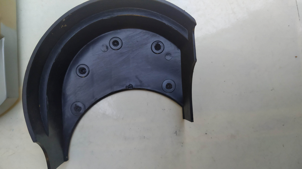 fianchetto laterale sx piaggio si plastica rotta e scolorito