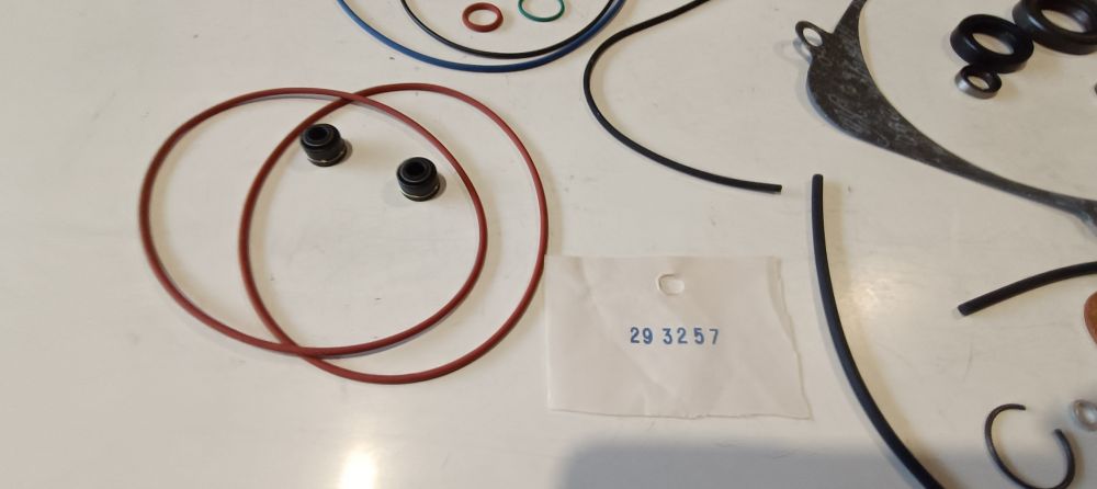 serie guarnizioni motore originali aprilia pegaso 600 &acute;90 &ndash; &acute;91 (da verificare se complete )