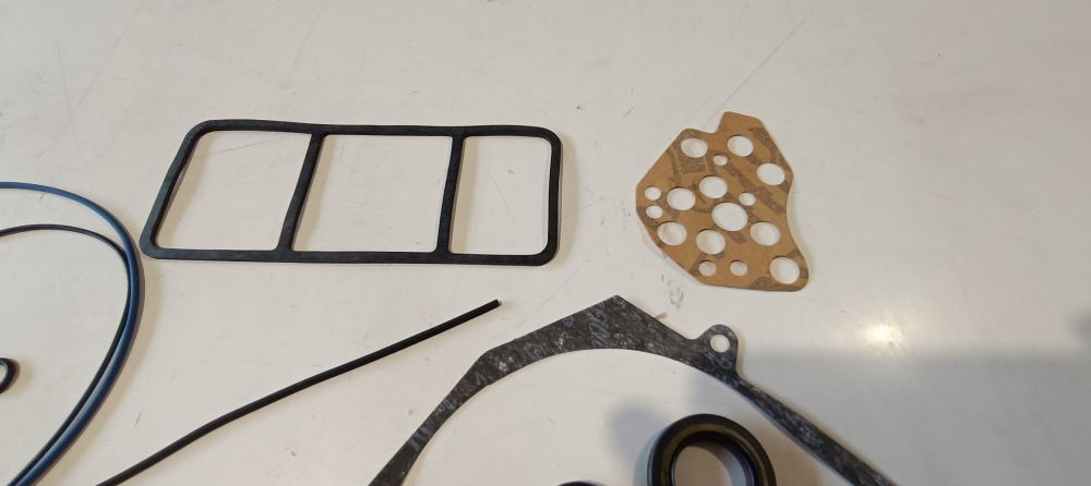 serie guarnizioni motore originali aprilia pegaso 600 &acute;90 &ndash; &acute;91 (da verificare se complete )