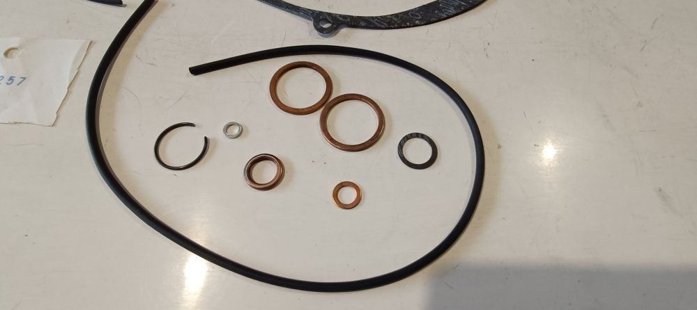 serie guarnizioni motore originali aprilia pegaso 600 &acute;90 &ndash; &acute;91 (da verificare se complete )