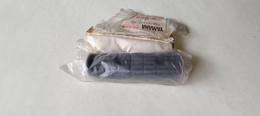 gomma pedana poggiapiedi ant. originale yamaha fzr – tdm sr 400 – yzf