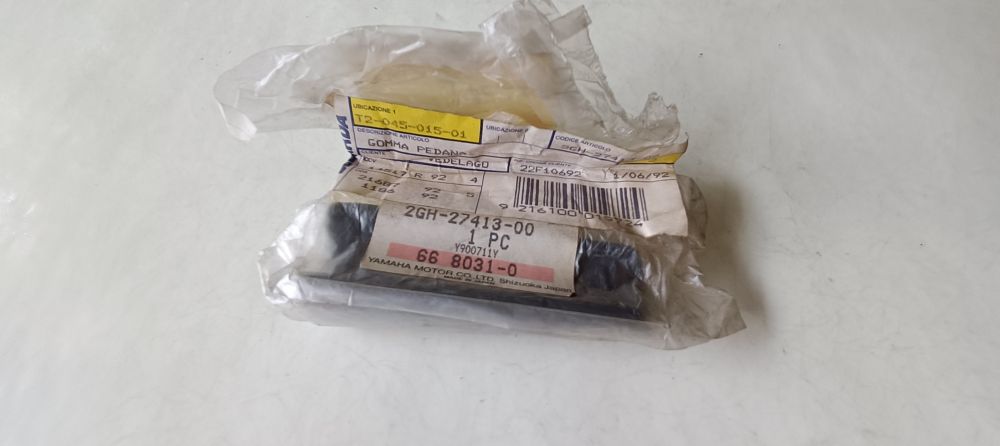 gomma pedana poggiapiedi ant. originale yamaha fzr – tdm sr 400 – yzf