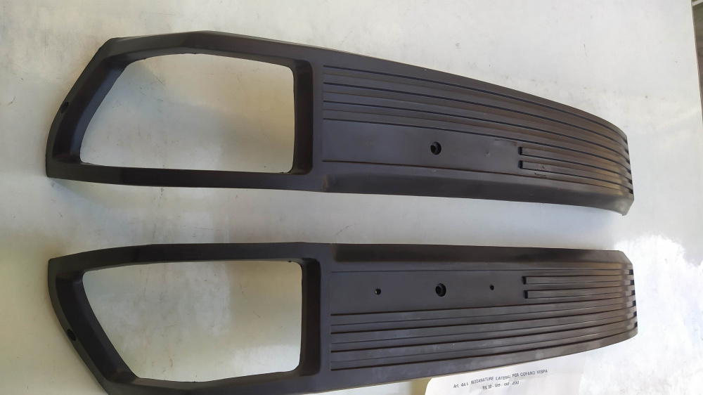 coppia modanature laterali nere rigide piaggio vespa px