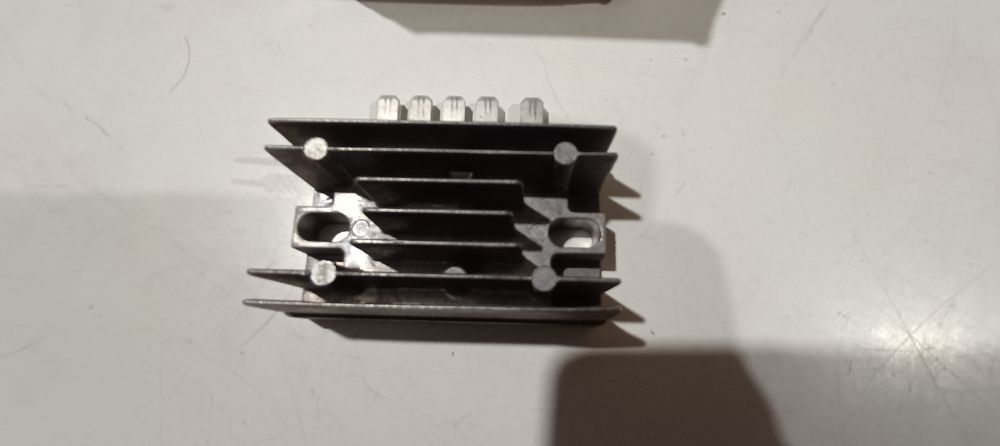 regolatore corrente originale suzuki dr 600 – rgv gamma 250