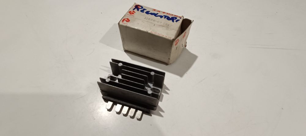 regolatore corrente originale suzuki dr 600 – rgv gamma 250