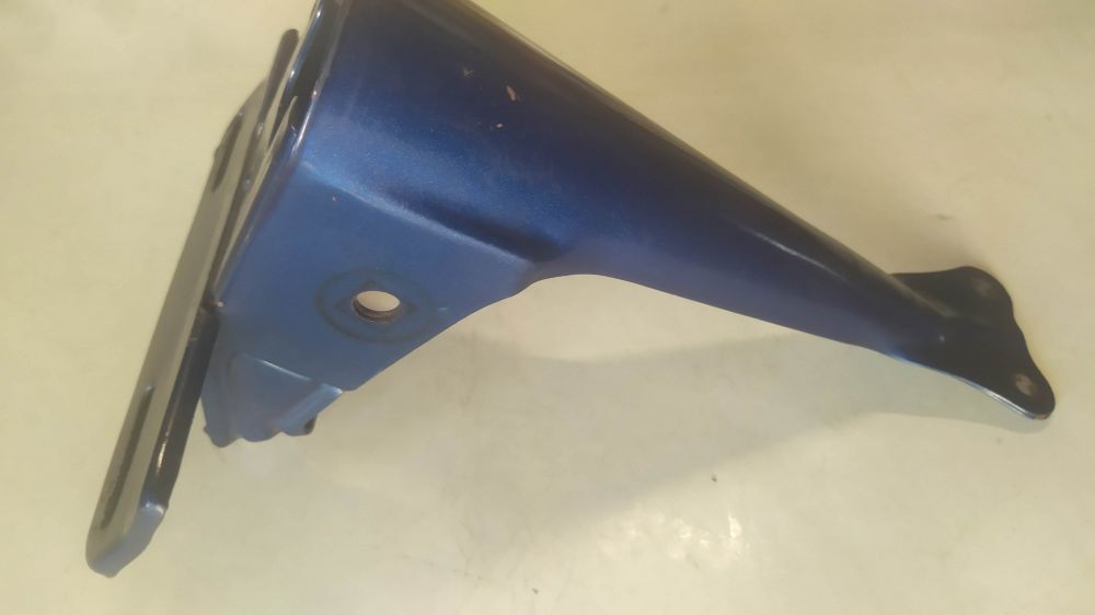 supporto fanale posteriore blu cagiva sst 250 ´81 - credo sia stato smontato da una moto nuova -