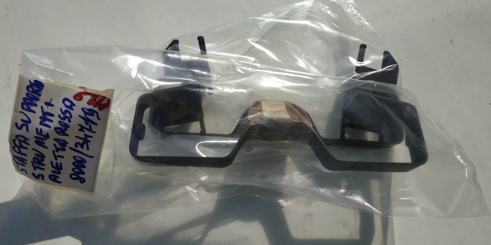 staffa supporto strumenti aletta rossa
