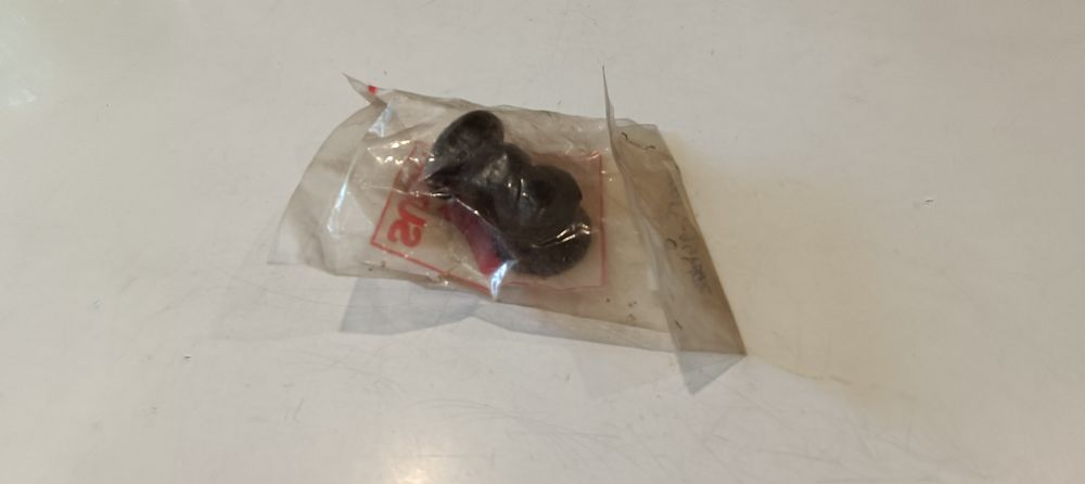 2 gommini cruscotto nuovi suzuki tu 250 – gz 250 – gz 500 – dr 350 – gn 250/400 - gs 450/550/750