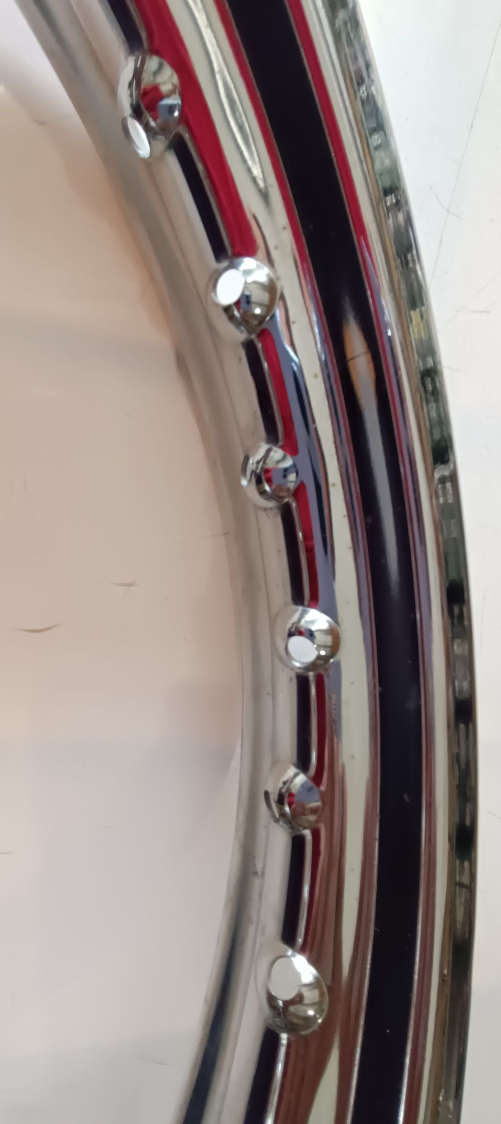 cerchio posteriore radaelli 18 x 1,85 cagiva wsxt - aletta rossa - leggeri segni di movimentazione -
