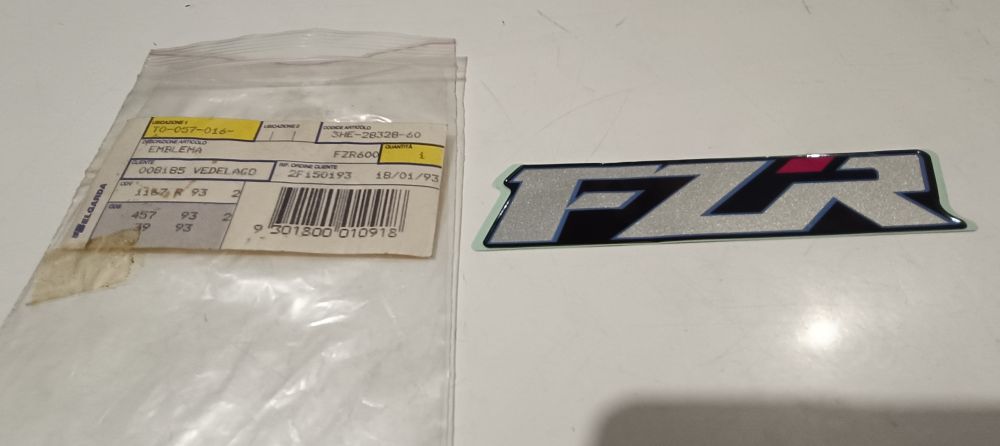 adesivo yamaha fzr