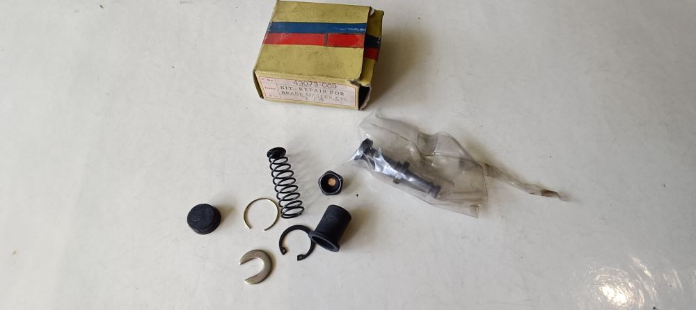 kit riparazione cilindro freno originale kawasaki kz – kh – h1 1000 ´69 – ´81