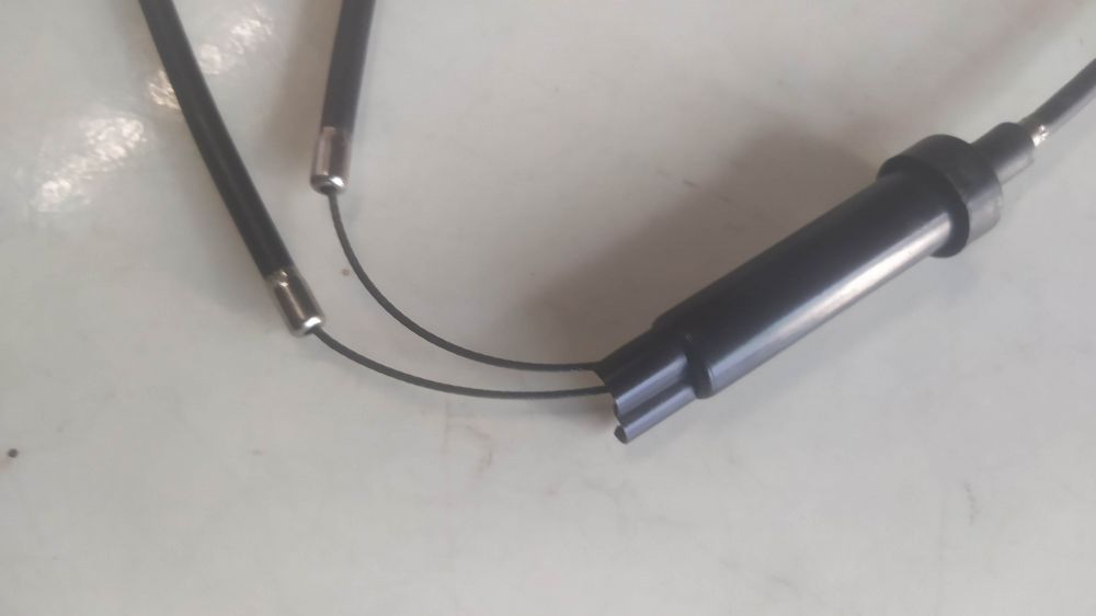 cavo gas con sdoppiatore originale cagiva elefant 2 125 fino a telaio 6le004502 - la parte finale dello sdoppiatore si e rovinata -