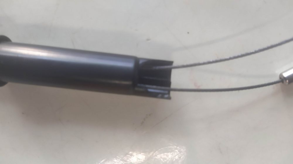 cavo gas con sdoppiatore originale cagiva elefant 2 125 fino a telaio 6le004502 - la parte finale dello sdoppiatore si e rovinata -