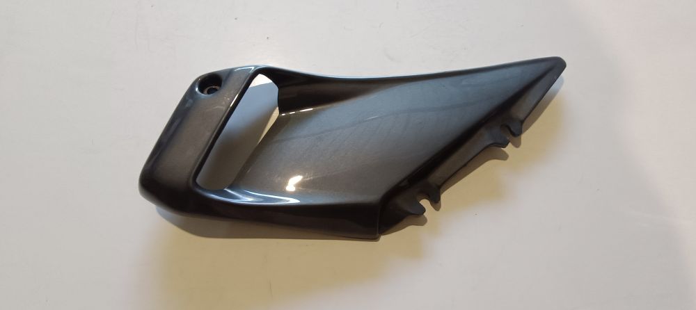 carena laterale sottosella nuova originale yamaha tzr 125 r ´92