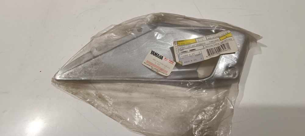 fianchetto laterale dx argento yamaha tzr 125 r