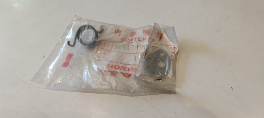molla pedana poggiapiedi dx honda vari modelli cbr &ndash; st110 &ndash; vt 750 shadow &ndash; gl 1800