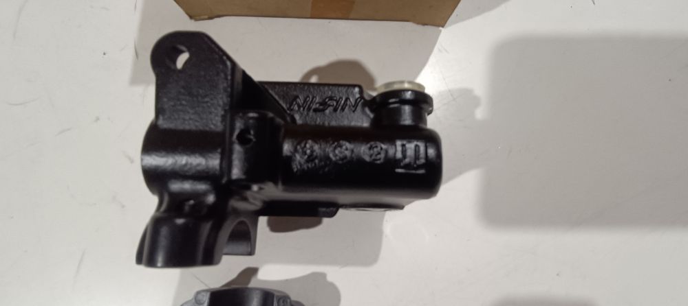 pompa freno anteriore nuova originale suzuki dr 500 ´86 – ´88 / dr 600 ´86 – ´89