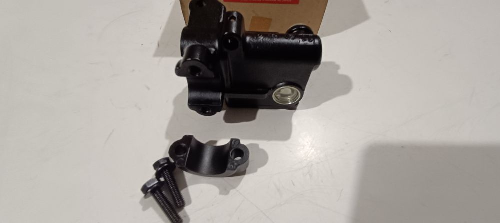 pompa freno anteriore nuova originale suzuki dr 500 ´86 – ´88 / dr 600 ´86 – ´89