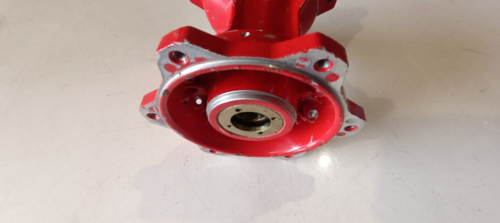 ceppo porta ruota rosso nuovo per cagiva