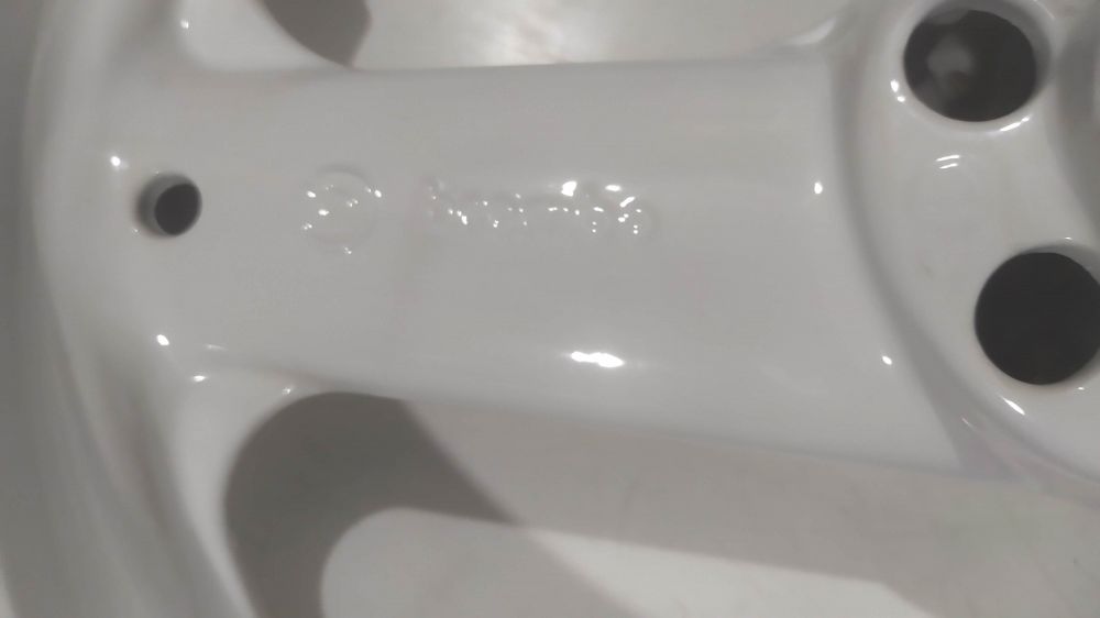 cerchio anteriore bianco freccia
