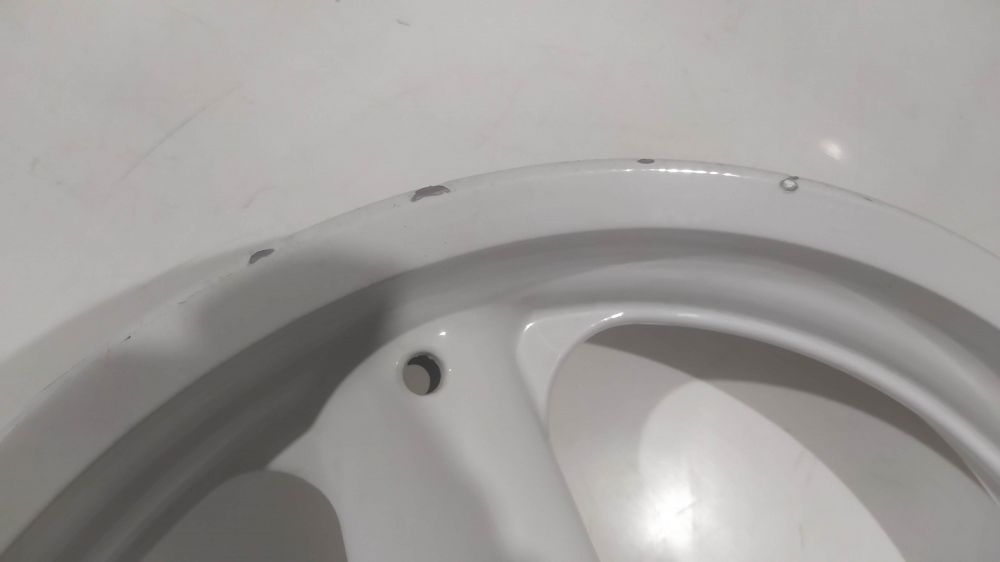 cerchio anteriore bianco freccia