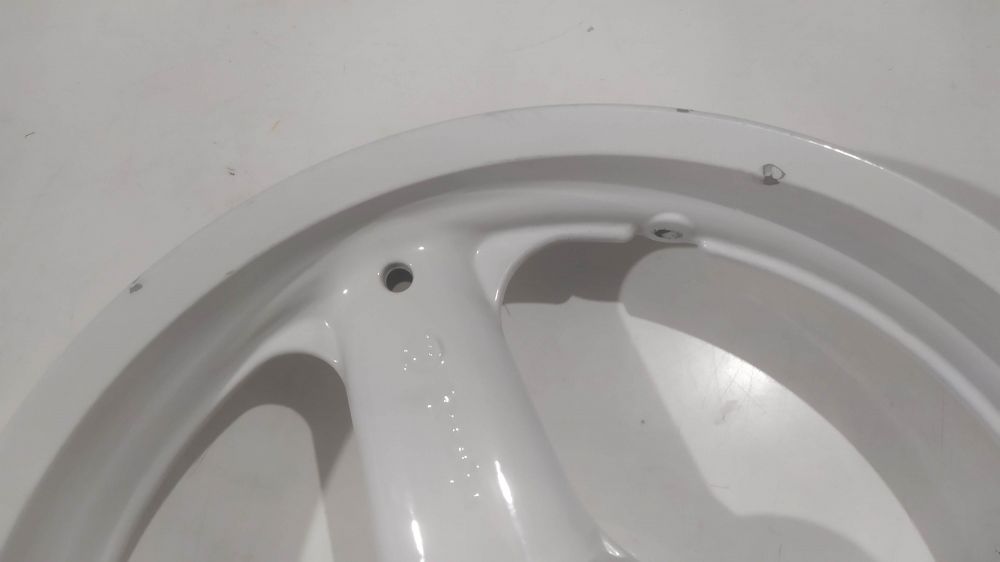 cerchio anteriore bianco freccia