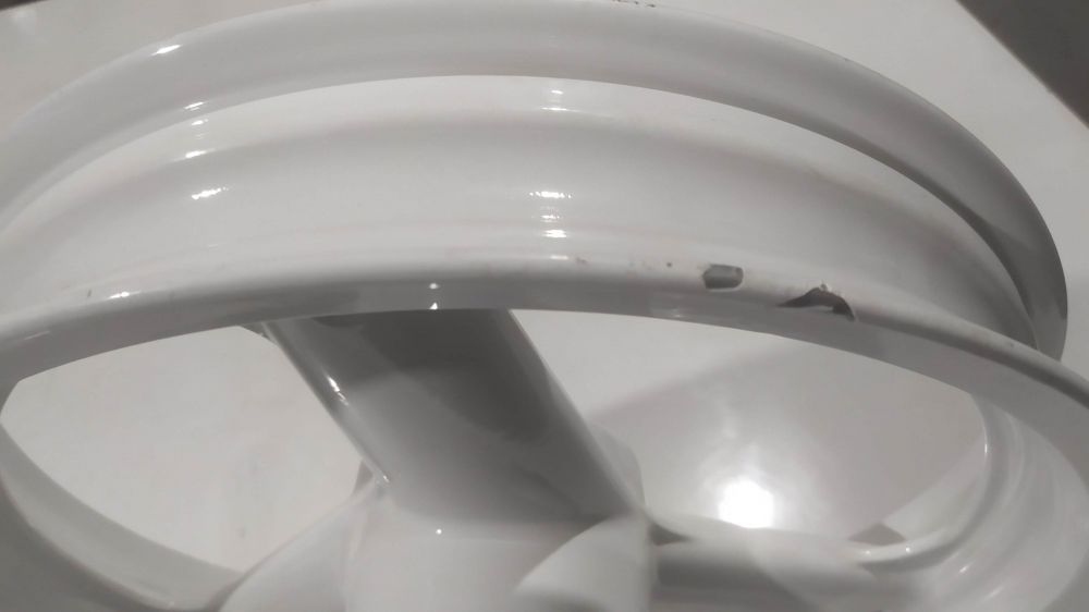 cerchio anteriore bianco freccia