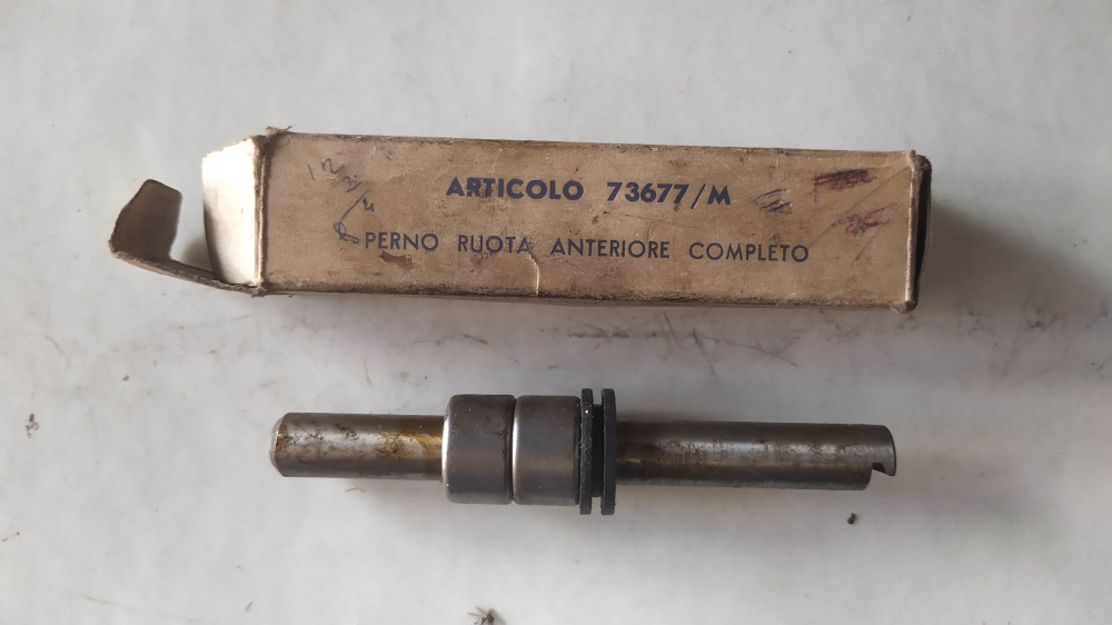 perno ruota anteriore olympia vespa 125 - 150 anni ´53 - ´63