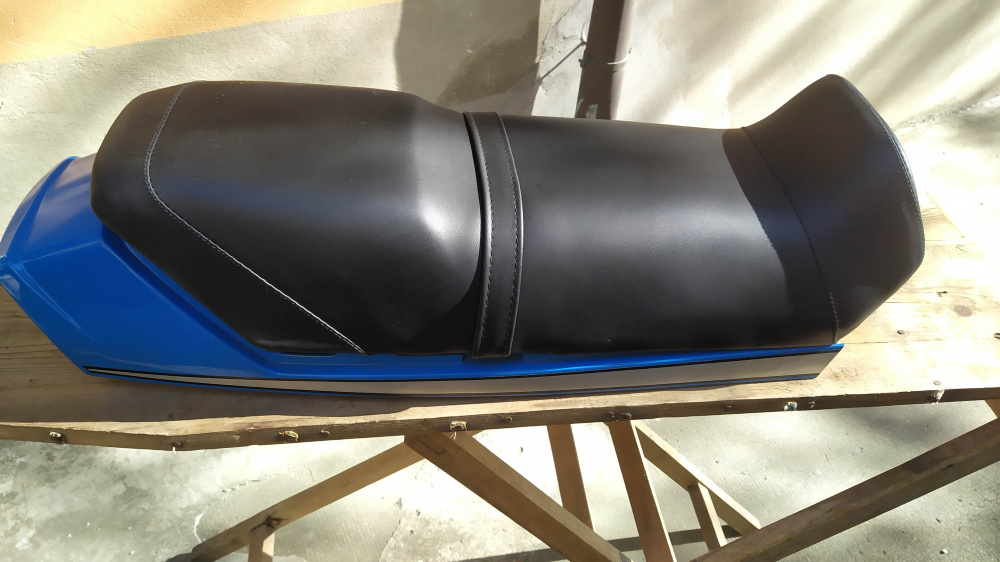 sella nuova nera honda cb125x completa di codino blu