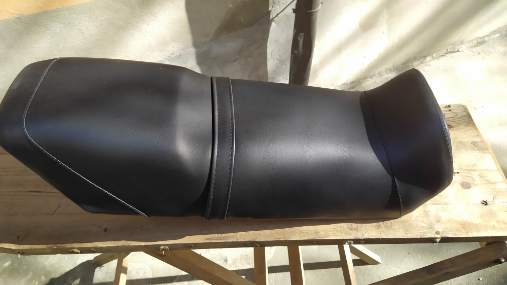 sella nuova nera honda cb125x completa di codino blu