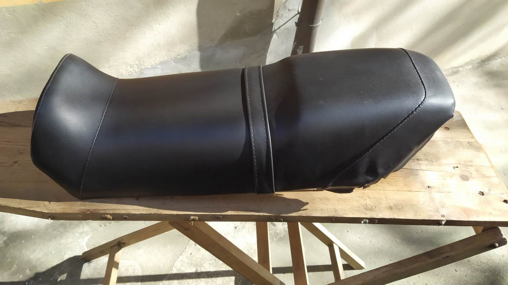 sella nuova nera honda cb125x completa di codino blu